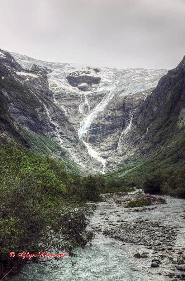 Up the River to Kjenndalen Glacier